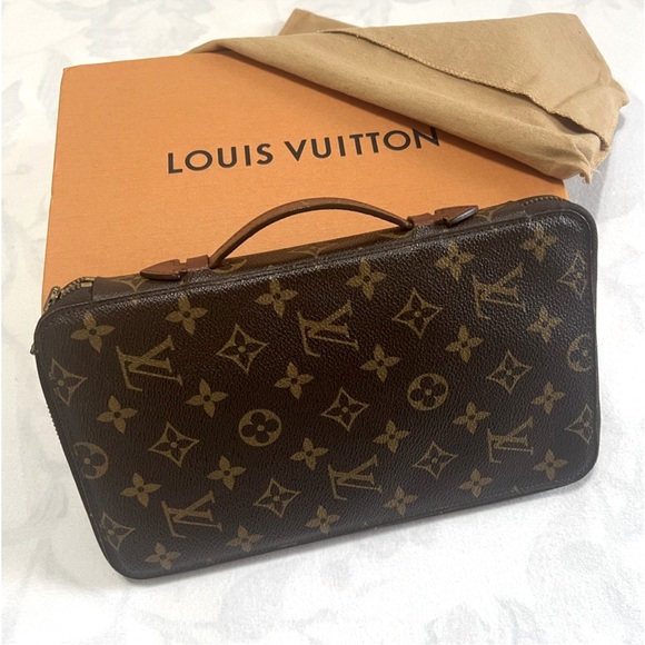 LOUIS VUITTON TRAVEL ORGANIZER - Picture 9 of 9